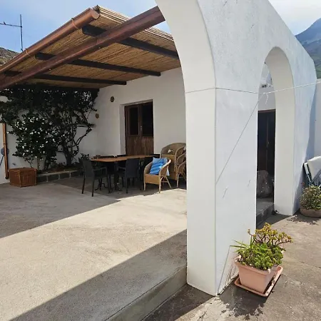 Aurora Con Vista Mozzafiato Su Strombolicchio Holiday home Stromboli